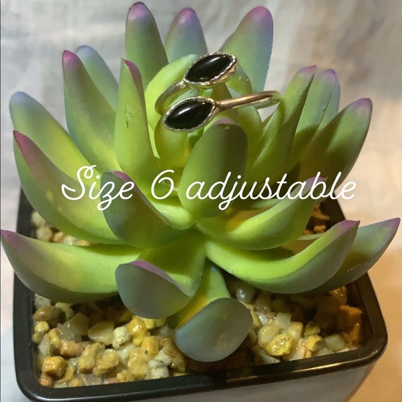 Onyx Ring - Picture 1 of 6